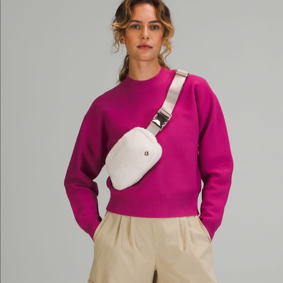 BNWT Lululemon Everywhere Ivory Fleece Belt Bag - Picture 2 of 7